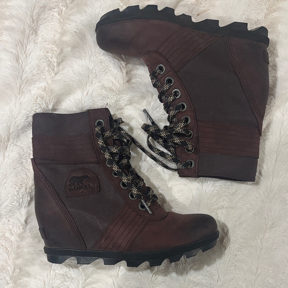 Sorel Women's Dark Brown Lace-Up Boots